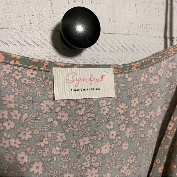 Sugarfox Cream & Floral Color Block Spaghetti Strap Faux Button Front Tank 2XL - Picture 3 of 10